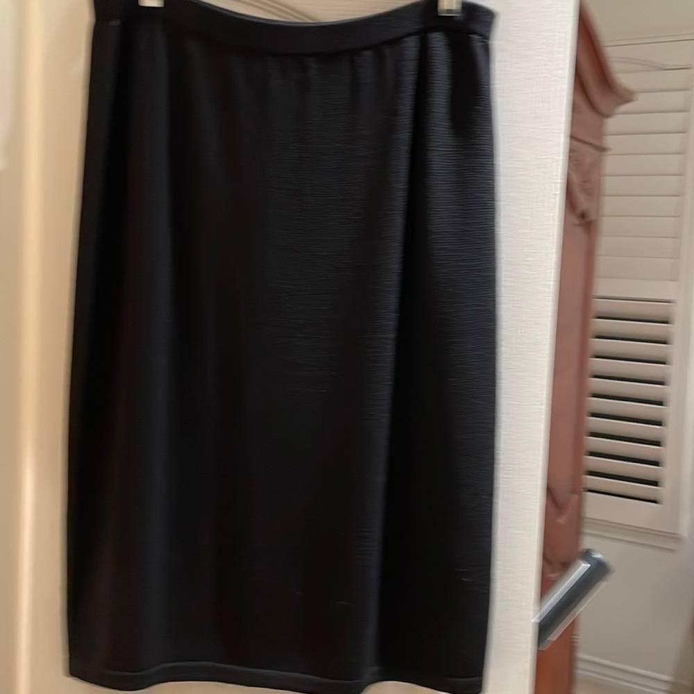 Midcalf St. John skirt.